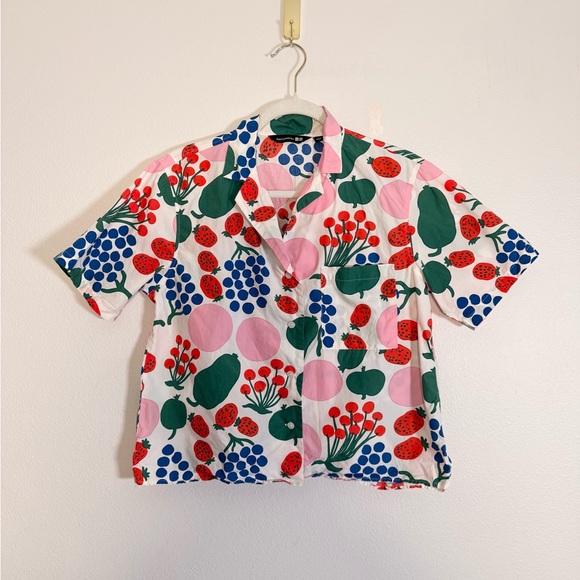 Marimekko Tops - UNIQLO x Marimekko fruit print boxy short-sleeve button-up top SZ XS